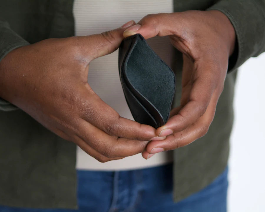 Minimalist Leather Wallet - Black